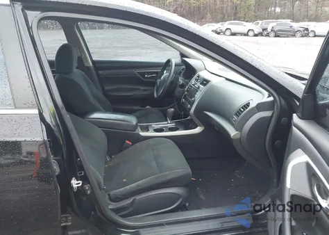 2015 Nissan Altima 2.5 S z USA, uszkodzony, nr VIN 1N4AL3AP1FC571440